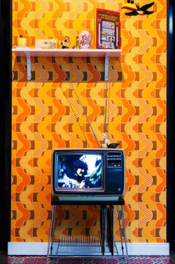 Eski odada Retro TV.