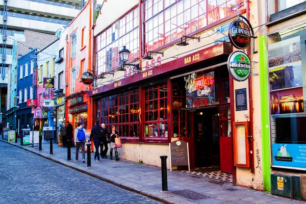 Dublin Nov Ongeïdentificeerde Mensen Lopen Langs Vele Bars Pubs Beroemde — Stockfoto