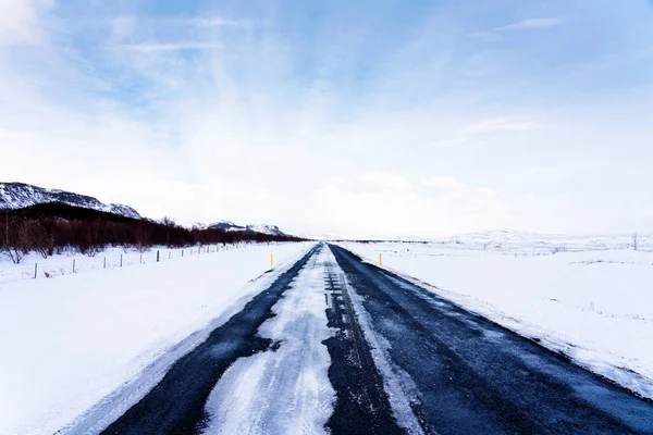 アイスランドの環状道路の印象的な雪景色 — ストック写真