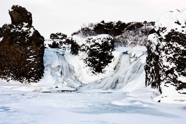 Kışın Zlanda Hjalparfoss Şelalesi — Stok fotoğraf