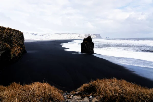 Plage Sable Noir Reynisfjara Mont Reynisfjall Depuis Promontoire Dyrholaey Sur — Photo