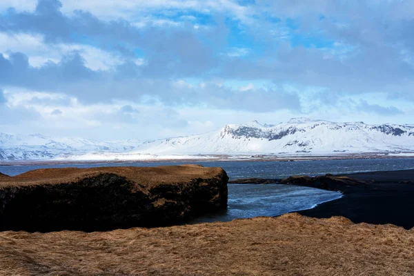 Playa Arena Negra Reynisfjara Monte Reynisfjall Desde Promontorio Dyrholaey Costa — Foto de Stock