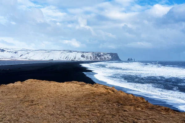 Plage Sable Noir Reynisfjara Mont Reynisfjall Depuis Promontoire Dyrholaey Sur — Photo