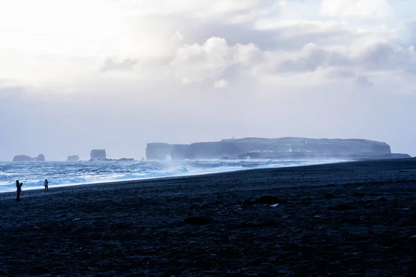 Plage Sable Noir Reynisfjara Mont Reynisfjall Depuis Promontoire Dyrholaey Sur — Photo