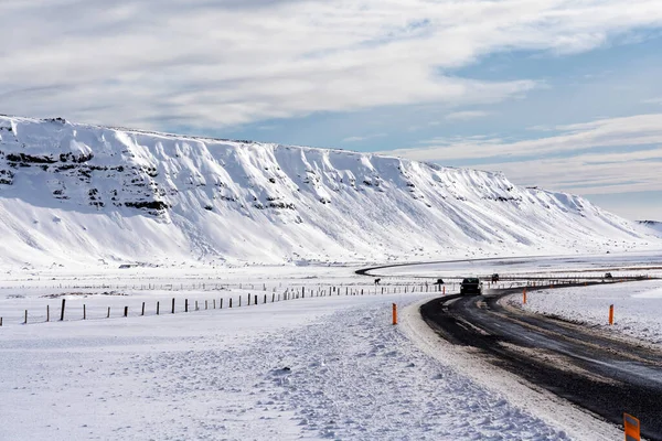 アイスランドの環状道路の印象的な雪景色 — ストック写真