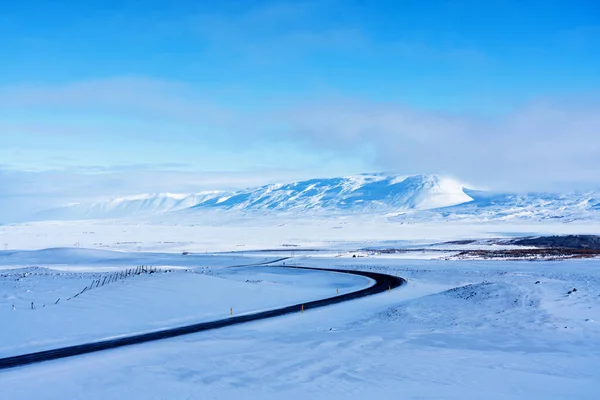 Εντυπωσιακό Χιονισμένο Τοπίο Στον Περιφερειακό Δρόμο Στην Ισλανδία — Φωτογραφία Αρχείου