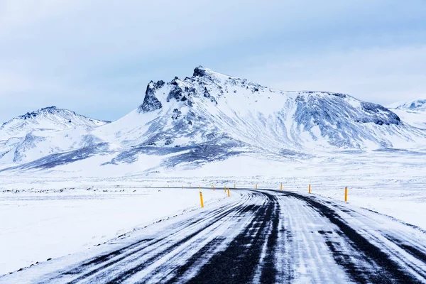 Εντυπωσιακό Χιονισμένο Τοπίο Στον Περιφερειακό Δρόμο Στην Ισλανδία — Φωτογραφία Αρχείου