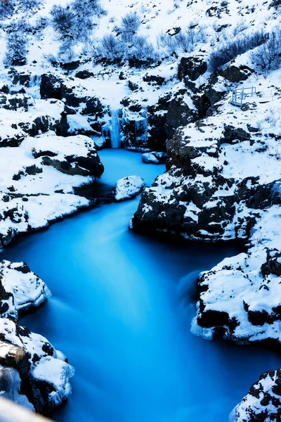 Wodospady Barnafoss Hraunfossar Zimą Długa Ekspozycja Jeden Najpopularniejszych Wodospadów Islandii — Zdjęcie stockowe