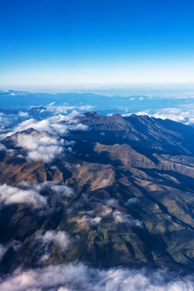 Θέα Στα Βουνά Τις Κοιλάδες Και Ηφαίστεια Από Ένα Αεροπλάνο — Φωτογραφία Αρχείου