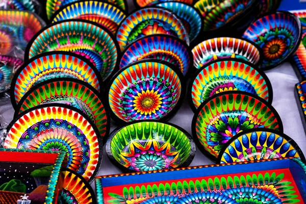 Bunte Handarbeiten Verschiedenen Farben Auf Dem Indischen Markt Von Otavalo — Stockfoto