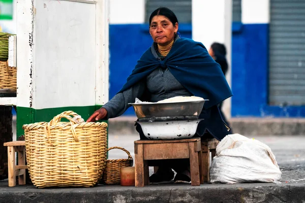 Otavalo Équateur Nov 2019 Une Femme Équatorienne Non Identifiée Vêtements — Photo