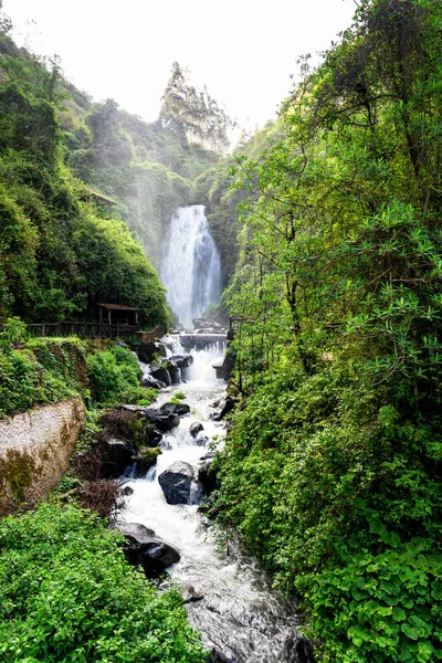 Kilátás Peguche Vízesésre Ecuadori Hegyekben Zöld Erdő Veszi Körül Tele — Stock Fotó