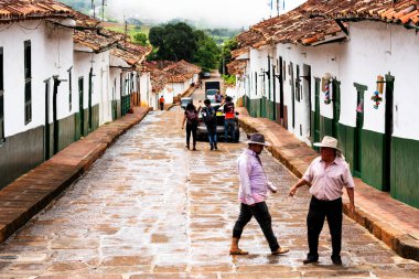 BARICHARA, COLOMBIA - 13, 2019: Santander, Kolombiya 'nın Barichara kentinin manzarası. Barichara popüler bir turizm merkezi ve hafta sonu geçidi..