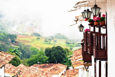 Kolombiya 'nın Santander ilindeki Barichara kentinin manzarası. Barichara popüler bir turizm merkezi ve hafta sonu geçidi. Seçici odak