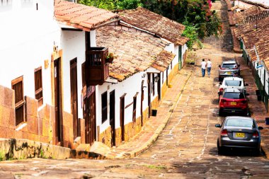 BARICHARA, COLOMBIA - 13, 2019: Santander, Kolombiya 'nın Barichara kentinin manzarası. Barichara popüler bir turizm merkezi ve hafta sonu geçidi..