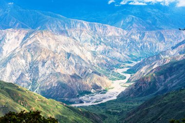 And Dağları 'ndaki Kolombiya' daki Chicamocha Kanyonu manzarası. Güney Amerika