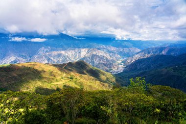 And Dağları 'ndaki Kolombiya' daki Chicamocha Kanyonu manzarası. Güney Amerika