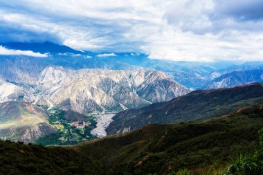 And Dağları 'ndaki Kolombiya' daki Chicamocha Kanyonu manzarası. Güney Amerika
