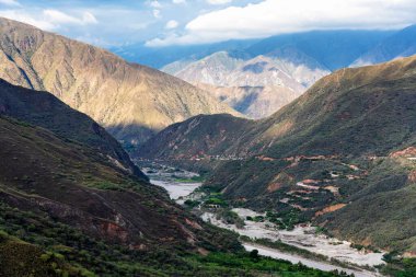 And Dağları 'ndaki Kolombiya' daki Chicamocha Kanyonu manzarası. Güney Amerika