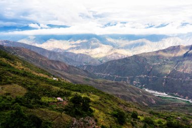 And Dağları 'ndaki Kolombiya' daki Chicamocha Kanyonu manzarası. Güney Amerika