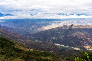And Dağları 'ndaki Kolombiya' daki Chicamocha Kanyonu manzarası. Güney Amerika