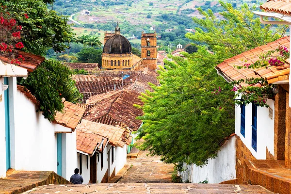 Kolombiya 'nın Santander ilindeki Barichara kentinin manzarası. Barichara popüler bir turizm merkezi ve hafta sonu geçidi. Seçici odak