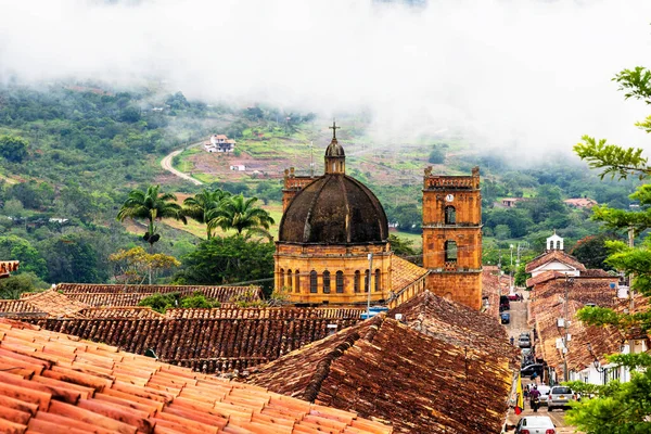 哥伦比亚桑坦德省Barichara风景如画 田园诗般的小镇景观 Barichara是一个受欢迎的旅游胜地和周末门户 有选择的重点 — 图库照片