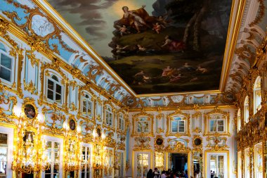 SAINT PETERSBURG, MOSCOW - RUSSIA - 28 Nisan 2019: Peterhof, Saint Petersburg, Rusya 'daki Peter Sarayı