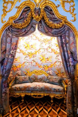 SAINT PETERSBURG, MOSCOW - RUSSIA - 28 Nisan 2019: Peterhof, Saint Petersburg, Rusya 'daki Peter Sarayı