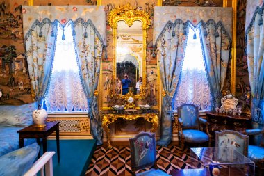 SAINT PETERSBURG, MOSCOW - RUSSIA - 28 Nisan 2019: Peterhof, Saint Petersburg, Rusya 'daki Peter Sarayı