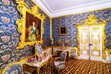 SAINT PETERSBURG, MOSCOW - RUSSIA - 28 Nisan 2019: Peterhof, Saint Petersburg, Rusya 'daki Peter Sarayı