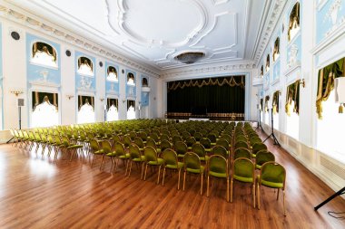 SAINT PETERSBURG, MOSCOW - RUSSIA - 28 Nisan 2019: Peterhof, Saint Petersburg, Rusya 'daki Peter Sarayı