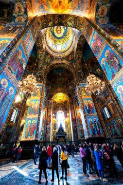 SAINT PETERSBURG - RUSSIA - 30 Nisan 2019: Saint Petersburg, Rusya 'da Dökülen Kan Üzerine Kurtarıcı Kilisesi