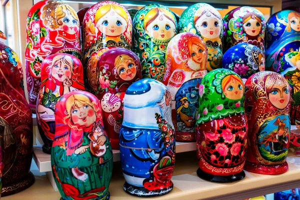 Traditionele Souvenirs Voor Toeristen Russische Matrioshka Nestpoppen — Stockfoto