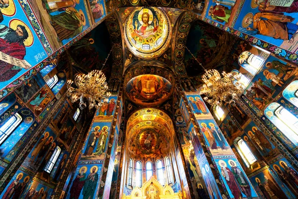 ロシア サンクトペテルブルクにおける血の流された救い主教会の内部 — ストック写真