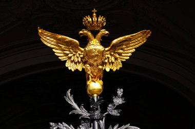 SAINT PETERSBURG, RUSSIA - 30 Nisan 2019: Devlet Hermitage Sanat ve Kültür Müzesi. Dünyanın en eski müzelerinden biri olan müze 1764 yılında Catherine Great tarafından kurulmuştur.: