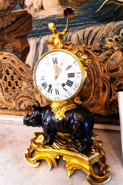 SAINT PETERSBURG, RUSSIA - 30 Nisan 2019: Devlet Hermitage Sanat ve Kültür Müzesi. Dünyanın en eski müzelerinden biri olan müze 1764 yılında Catherine Great tarafından kurulmuştur.: