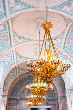 SAINT PETERSBURG, RUSSIA - 30 Nisan 2019: Devlet Hermitage Sanat ve Kültür Müzesi. Dünyanın en eski müzelerinden biri olan müze 1764 yılında Catherine Great tarafından kurulmuştur.: