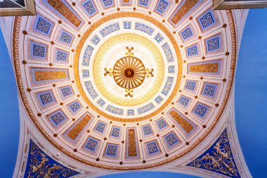 SAINT PETERSBURG, RUSSIA - 30 Nisan 2019: Devlet Hermitage Sanat ve Kültür Müzesi. Dünyanın en eski müzelerinden biri olan müze 1764 yılında Catherine Great tarafından kurulmuştur.: