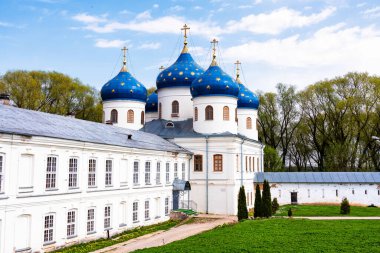 Veliky Novgorod, Rusya 'daki Aziz George Manastırı. Ilmen Gölü yakınlarındaki Volkhov Nehri 'nin kaynağında yer alıyor..