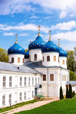 Veliky Novgorod, Rusya 'daki Aziz George Manastırı. Ilmen Gölü yakınlarındaki Volkhov Nehri 'nin kaynağında yer alıyor..