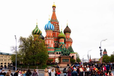 MOSCOW, Rusya - 4 Mayıs 2019: St. Moskova, Rusya 'daki Kızıl Meydan' daki Basil Katedrali