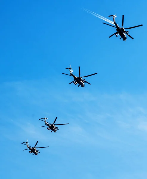 Атакующие Вертолеты Ввс России Полете — стоковое фото