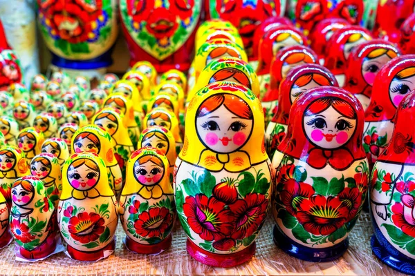 Traditionele Souvenirs Voor Toeristen Russische Matrioshka Nestpoppen — Stockfoto