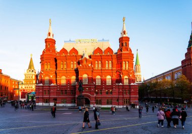 MOSCOW, Rusya - 3 Mayıs 2019: Moskova, Rusya 'daki Kızıl Meydan' daki Devlet Tarihi Müzesi. 1872 'de kurulan Rus tarihi müzesi..