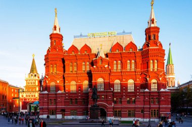 MOSCOW, Rusya - 3 Mayıs 2019: Moskova, Rusya 'daki Kızıl Meydan' daki Devlet Tarihi Müzesi. 1872 'de kurulan Rus tarihi müzesi..