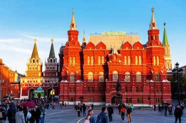 MOSCOW, Rusya - 3 Mayıs 2019: Moskova, Rusya 'daki Kızıl Meydan' daki Devlet Tarihi Müzesi. 1872 'de kurulan Rus tarihi müzesi..