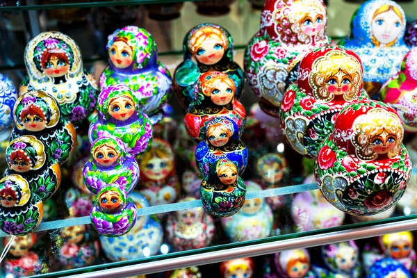 Traditionele Souvenirs Voor Toeristen Russische Matrioshka Nestpoppen — Stockfoto