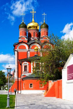 Pskov Hill 'deki Aziz George Victorious Kilisesi, İberya piskoposluğunun Ortodoks kilisesidir. Tapınak, Moskova Varvarka Caddesi 'ndeki Zaryadye parkında yer almaktadır.