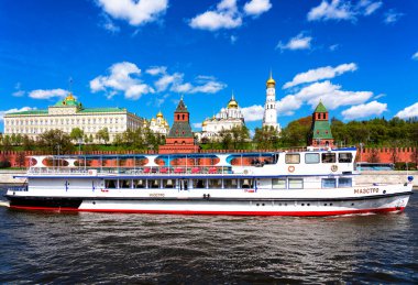MOSCOW, RUSSIA - 4 Mayıs 2019: Moskova Kremlin Köprüsü, Rusya